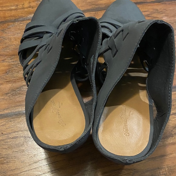 Universal Thread Women's Gray Strappy Heeled Sandals size 8.5W - Picture 4 of 11